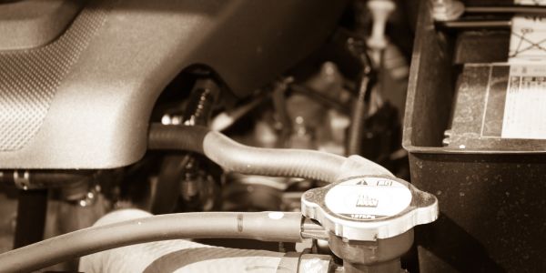 Fuite de radiateur : peut-on vraiment continuer à rouler ? Les réponses d’un expert