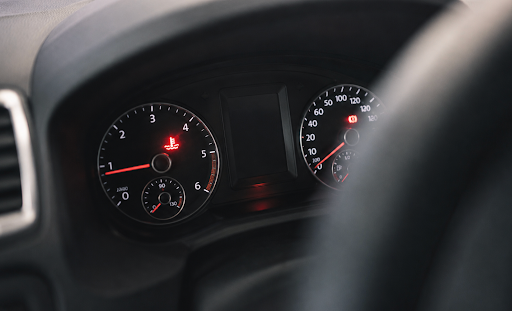 Voyant radiateur voiture allumé : que faire dans les 5 prochaines minutes